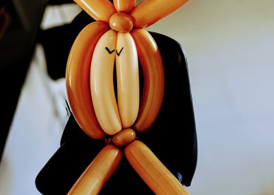 wiggles wags the dog balloon twisting