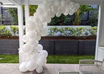 Organic half arch white