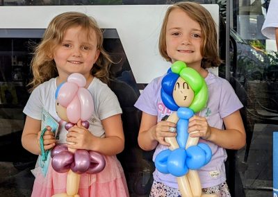balloon twisting, different coloured hair